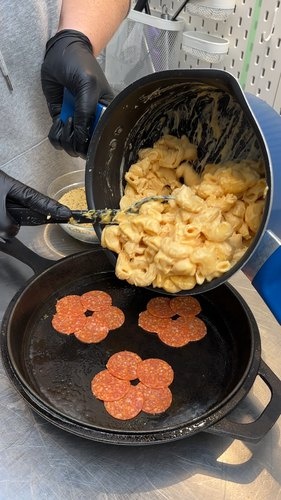 Macarrones con Queso y Pepperoni a la Sartén