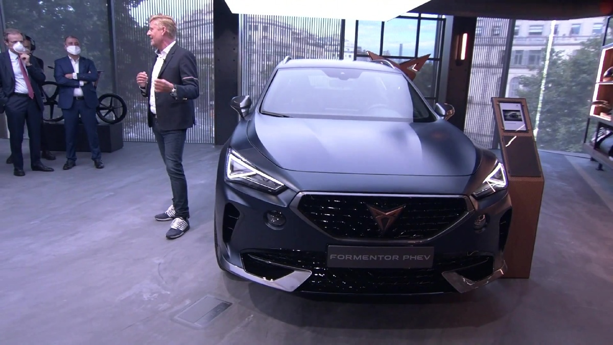 SEAT presenta SEAT Ateca y Leon FR en la inauguración oficial de CASA SEAT